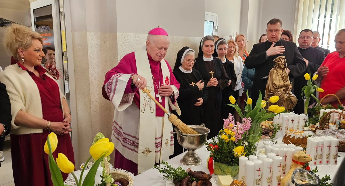 Modlitwie poświęcenia pokarmów przewodniczyl Abp Adam Szal./Fot. Caritas