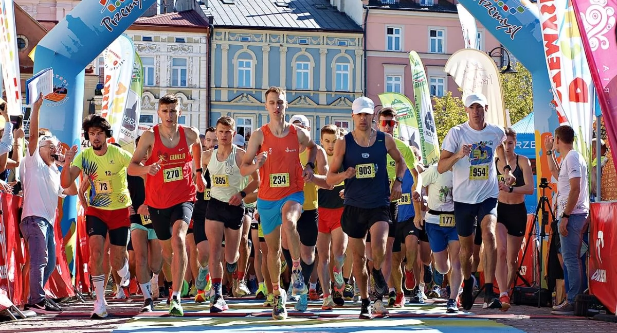 Przemyska Liga Biegowa wystartowała w 2019 r. Pomysłodawcą projektu był wiceprezes Przemyskiego Klubu Biegacza Mieczysław Jałocha. Jednym z biegów, która zaliczany jest do klasyfikacji generalnej jest Przemyska Dycha. Fot. Mariusz Godos