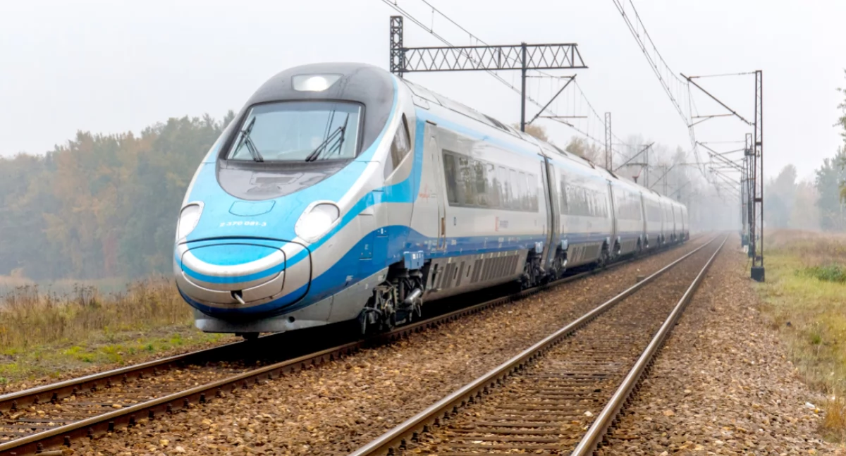 Choć po polskich torach kursuje już kilka lat, najbardziej prestiżowy pociąg w ofercie PKP Intercity dla mieszkańców miasta Przemyśla nadal pozostaje mrzonką. / FOT. Shutterstock