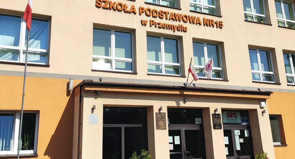 Szkoła Podstawowa nr 15 przy ul. Wincentego Pola 5 połączy się z Przedszkolem Miejskim nr 13 przy ul. Kopernika 14 i Przedszkolem Miejskim nr 19 przy ul. Ofiar Katynia 4a i w ten sposób powstanie Zespół Szkolno-Przedszkolny nr 6. Fot. zbiory własne