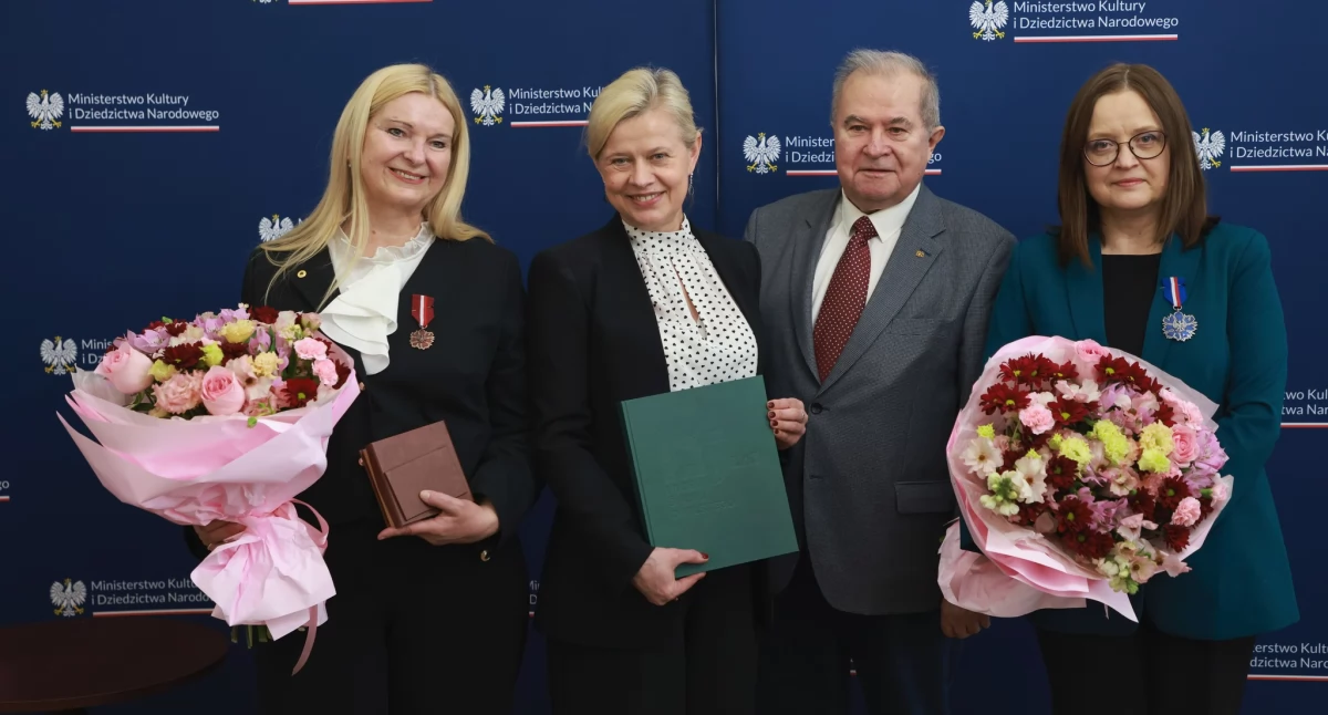 Gloria Artis Dla Gra yny Stojak Wiadomo ci Przemy l gloria-artis-dla-gra-yny-stojak-wiadomo-ci-przemy-l