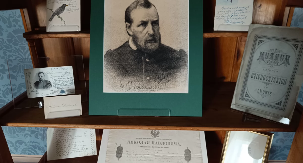 Zbiór unikatowych eksponatów przekazał muzeum w Zarzeczu w depozyt Związek Rodowy Dzieduszyckich herbu Sas – stowarzyszenie zrzeszające potomków rodu, którzy od lat aktywnie pielęgnują pamięć o swoim przodku. Fot. Katarzyna Szarek