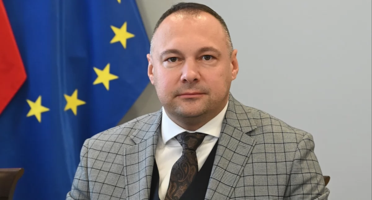 – Chcemy lepiej poznać potrzeby i oczekiwania mieszkańców. Tylko poprzez dialog możemy skutecznie działać na rzecz rozwoju naszego powiatu – zachęca do udziału w spotkaniach włodarz powiatu K. Dziukiewicz./ FOT. Starostwo Powiatowe w Jarosławiu