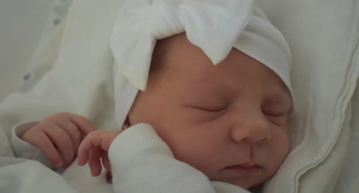 Aleksandra Matjaszewska, córeczka Karoliny i Kamila, siostrzyczka Frania, urodzona 27 kwietnia, waga 3580 g.