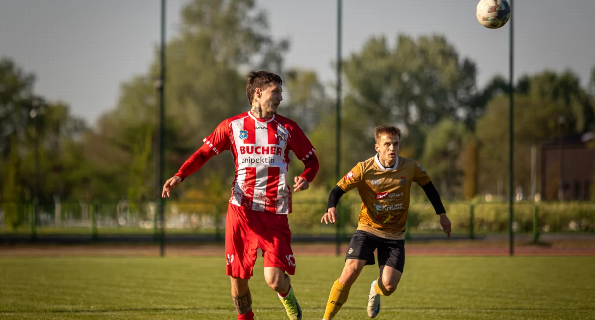 Rafał Michalik (z lewej) uratował punkt dla Orła Przeworsk w meczu z Karpatami Krosno. Fot. Agnieszka Kulka
