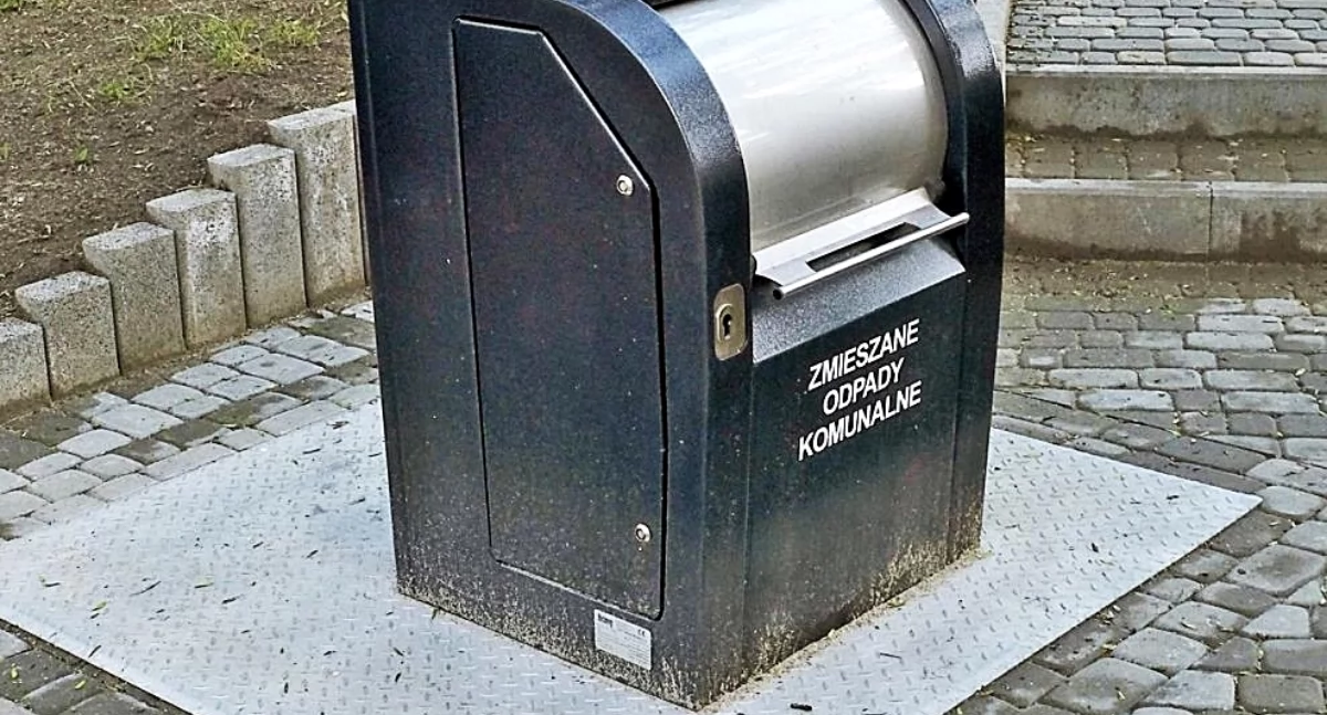 Pierwszy w Przemyślu podziemny pojemnik na odpady komunalne powstał na placu Rybim. Fot. zbiory własne