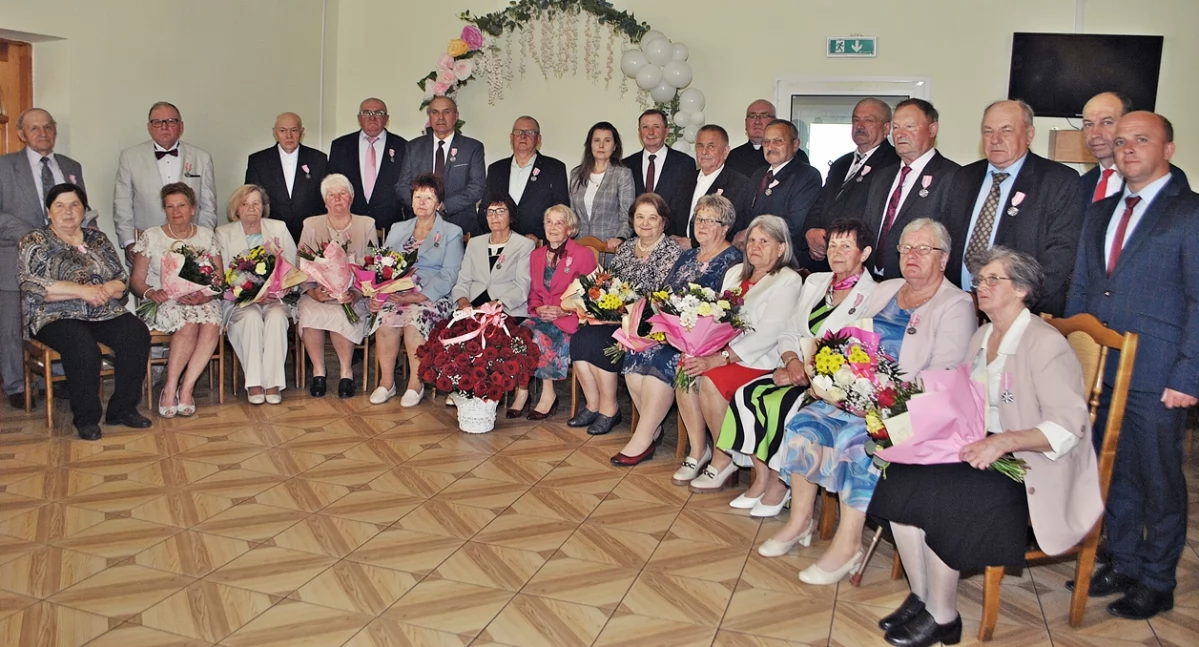 16 par małżeńskich z terenu gminy Stubno świętowało piękny jubileusz 50-lecia pożycia, zwany „złotymi godami”. Fot. UG Stubno