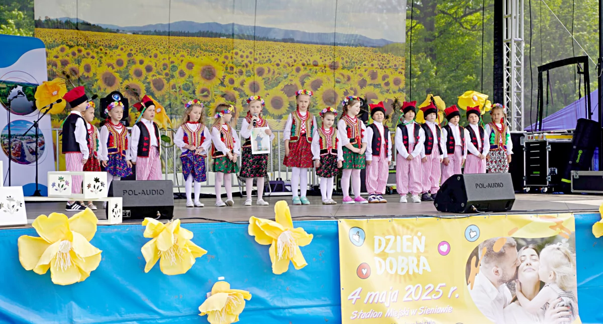 Program słowno-muzyczny w wykonaniu najmłodszych przyniósł wiele radosci./Fot. Caritas