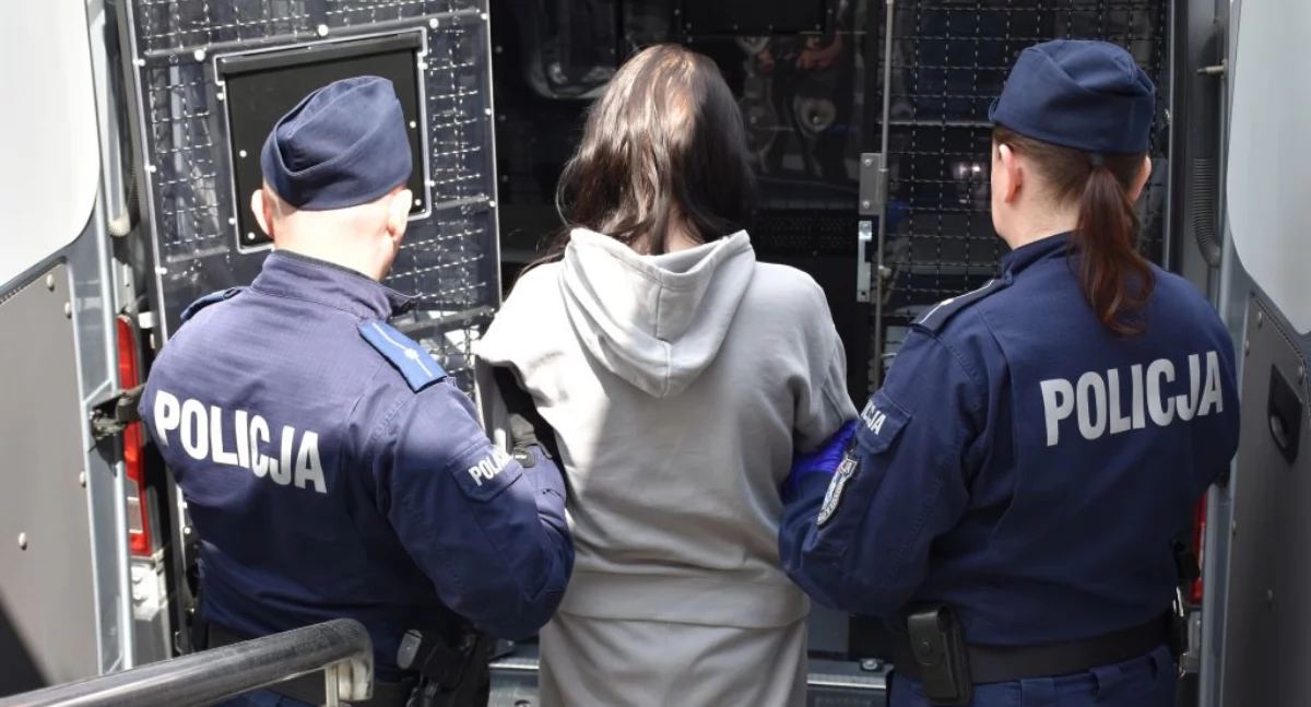 Kobiecie przedstawiono zarzut spowodowania ciężkiego uszczerbku na zdrowiu w postaci choroby realnie zagrażającej życiu 80-latki. / FOT. KPP w Jarosławiu