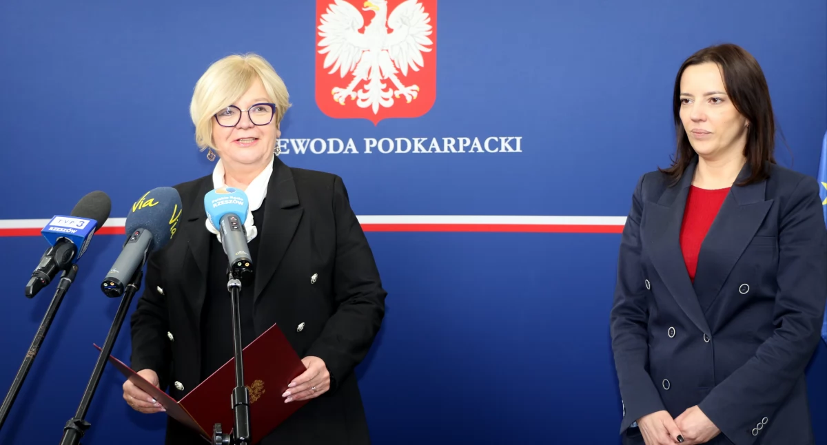 Dobre informację o kolejnej transzy na drogi gminne na Podkarpaciu przekazała 13 maja wojewoda podkarpacki Teresa Kubas-Hul. Chodzi o pochodzącą z rezerwy kwotę ponad 14 mln zł, która rozdysponowana została na budowę, przebudowę lub remonty dróg./ FOT. PUW Rzeszów