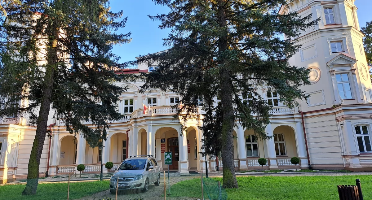 Plany modernizacyjne dotyczące PANS w Przemyślu uwzględniać mają m.in. modernizację i remont istniejących ciągów pieszych i pieszo-jezdnych oraz modernizację istniejących parkingów, ale też rozbudowę o nowe miejsca parkingowe i drogi dojazdowe./ FOT. U. Gielo
