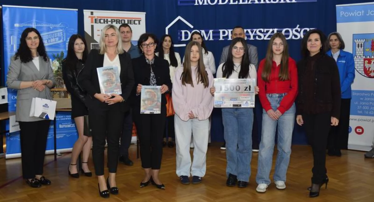 Autorzy najlepszych pomysłów otrzymali nagrody. / FOT. ZSBiO