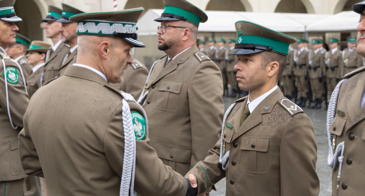 W pięknej scenerii (choć pogoda nie rozpieszczała) zamku w Krasiczynie 23 maja br. odbyły się uroczystości związane z 34. rocznicą powołania Bieszczadzkiego Oddziału Straży Granicznej w Przemyślu. Fot. BiOSG Przemyśl