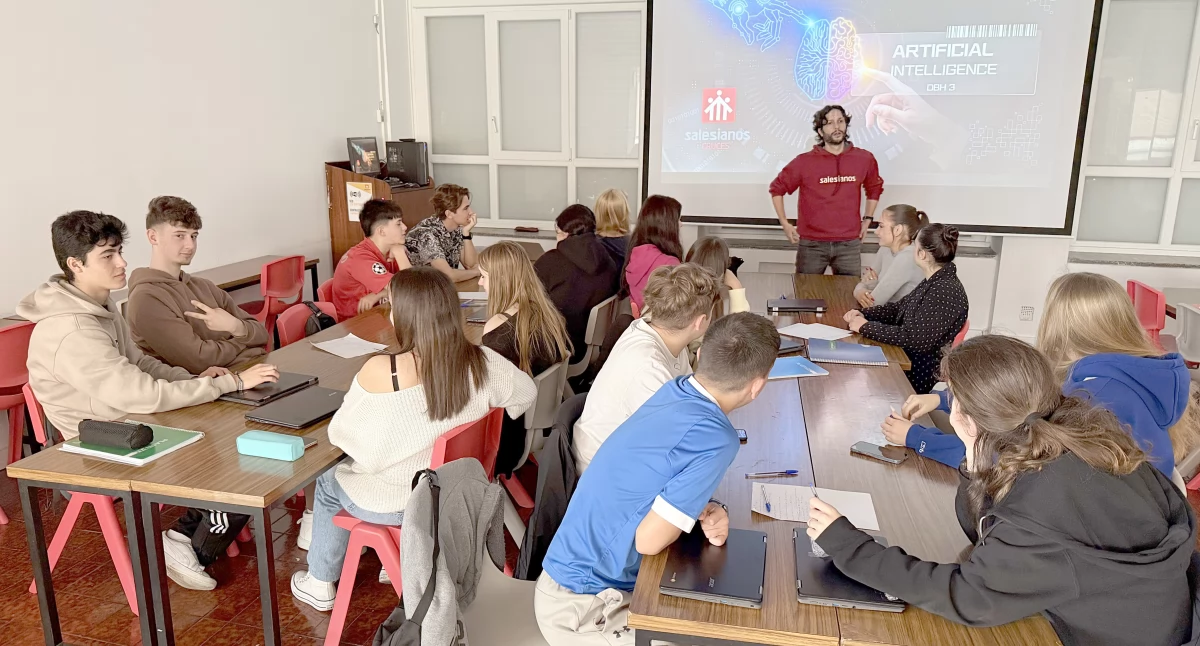 Dzięki obserwacji zajęć nauczycieli z zagranicy polscy pedagodzy odchodzą od wykładowego modelu nauczania na rzecz bardziej angażującego czy interaktywnego.