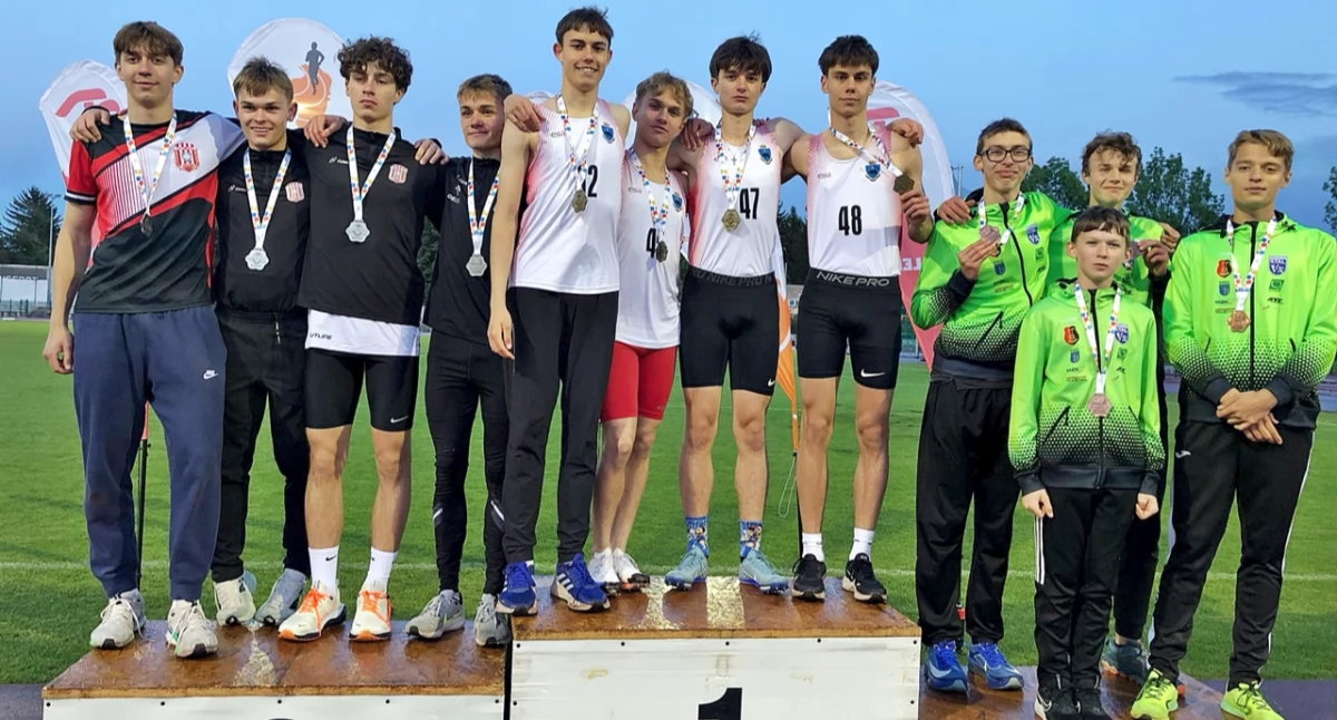 Sztafeta chłopców 4x100 m w składzie: Fabian Gierczak (2009), Eryk Trojnar (2009), Aleksander Grzywacz (2009) i Bartłomiej Kulpiński (2008) z czasem 44,29 s. pewnie zajęła pierwsze miejsce i wywalczyła tytuł mistrzów Przemyśla. Fot. zbiory własne