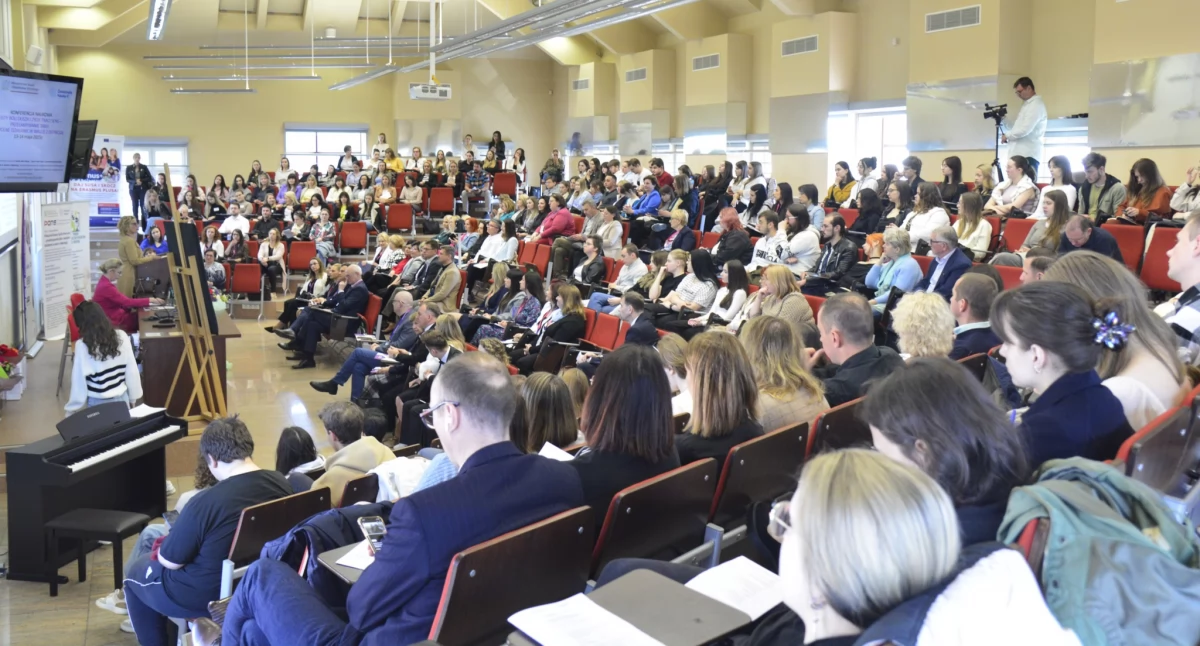 Konferencja pozwoliła nie tylko na wymianę wiedzy i doświadczeń, ale i na wspólne budowanie kultury otwartości i zrozumienia wobec osób zmagających się z depresją./Fot. Powiat Jarosławski 