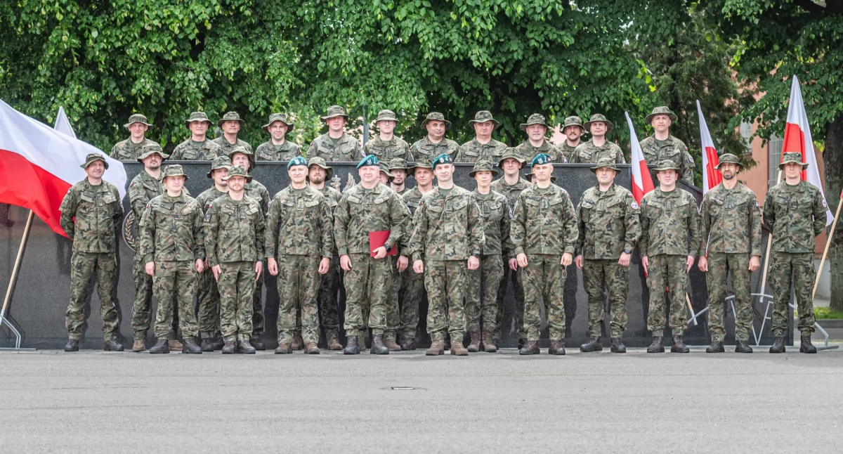 Uroczystość pożegnania żołnierzy odbyła się z pełnym ceremoniałem wojskowym. 2. Do zgromadzonych zwrócił się Dowódca Operacyjny Rodzajów Sił Zbrojnych gen. dyw. Maciej Klisz, który podkreślił wagę misji w Bośni i Hercegowinie oraz wyraził dumę z profesjonalizmu i zaangażowania polskich żołnierzy. Fot. 5 bsp Przemyśl