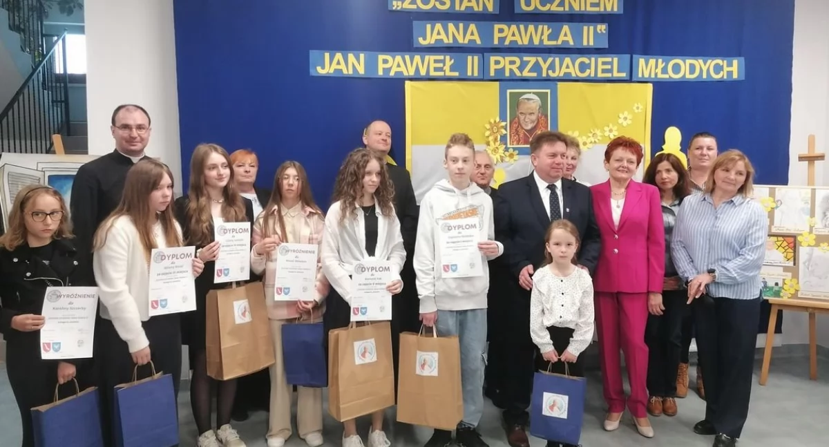 W tegorocznej rywalizacji 49  uczniów zaprezentowało swoją wiedzę i artystyczne talenty. Najlepsi mogli liczyć na nagrody. / FOT. SP w Olszanach