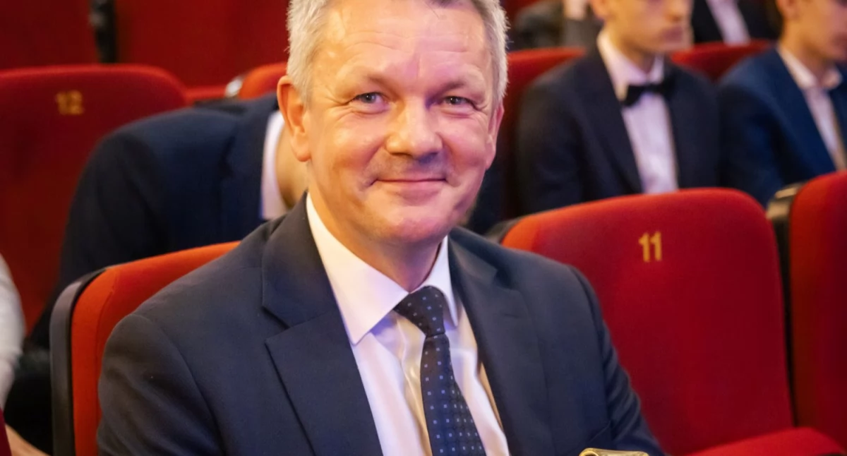 Laureatem w kategorii „miasta” została gmina i miasto Dubiecko i burmistrz wspomnianego samorządu Jacek Grzegorzak, do którego powędrowała statuetka dla najlepszego burmistrza województwa podkarpackiego. – Nagrodę dedykuję wszystkim mieszkańcom naszej gminy oraz pracownikom Urzędu Miasta i Gminy Dubiecko, którzy pracują nad ulepszaniem naszego życia codziennego, realizując wiele potrzebnych projektów – podsumował wyróżnienie./ FOT. Podkarpacka Nagroda Samorządowa