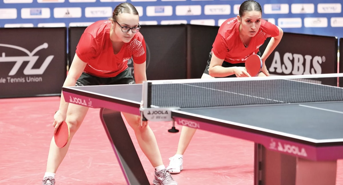 Jarosławianka Anna Brzyska (z lewej) w parze z Zuzanną Wielgos zdobyła brązowy medal Młodzieżowych Mistrzostw Europy. Fot. PZTS