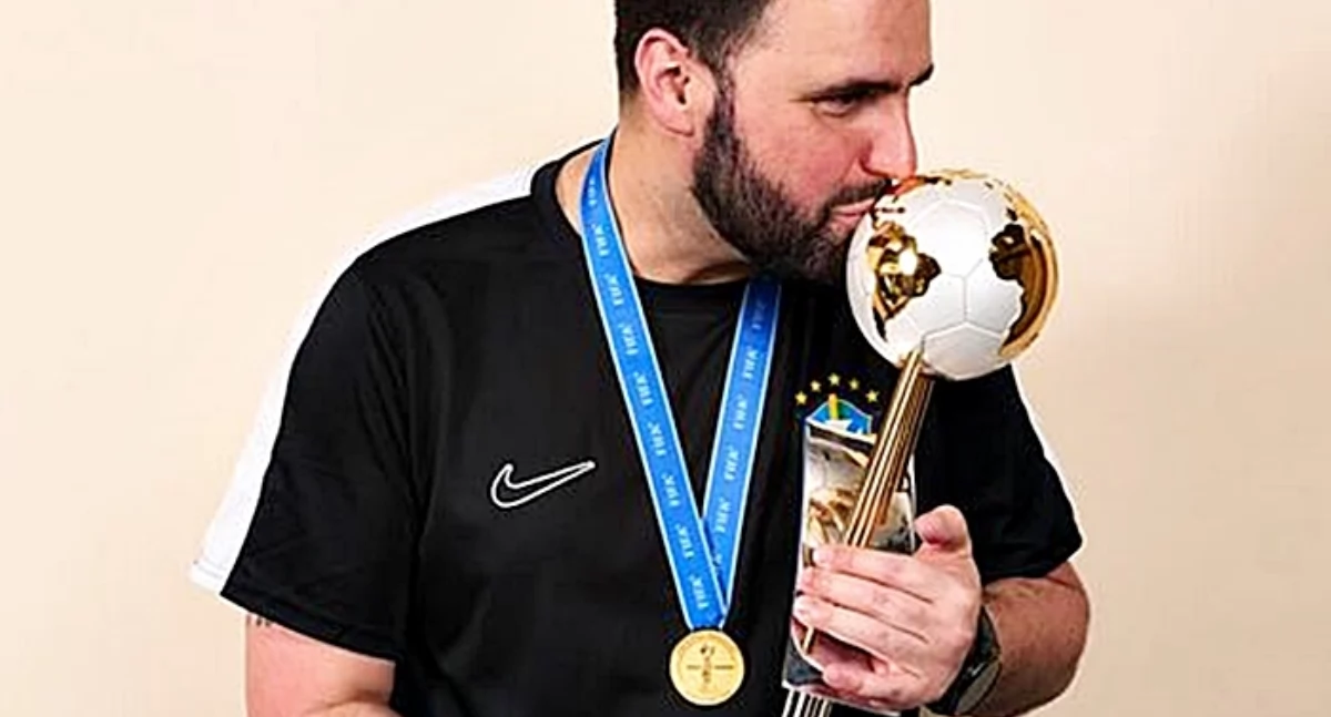 Vanildo Neto to drugi trener dorosłej reprezentacji Brazylii, aktualnych mistrzów świata, główny coach reprezentacji Canarinhos U-20 i superligowego Atlântico Erechim. Fot. www.instragram.com/netovalindo
