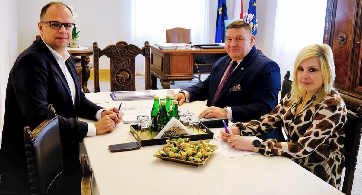 Kilkanaście dni temu prezydent miasta Przemyśla Wojciech Bakun poinformował w mediach społecznościowych o spotkaniu w magistracie z przedstawicielami spółki SIM Południe, czyli Społecznej Inicjatywy Mieszkaniowej. Fot. FB Wojciecha Bakuna