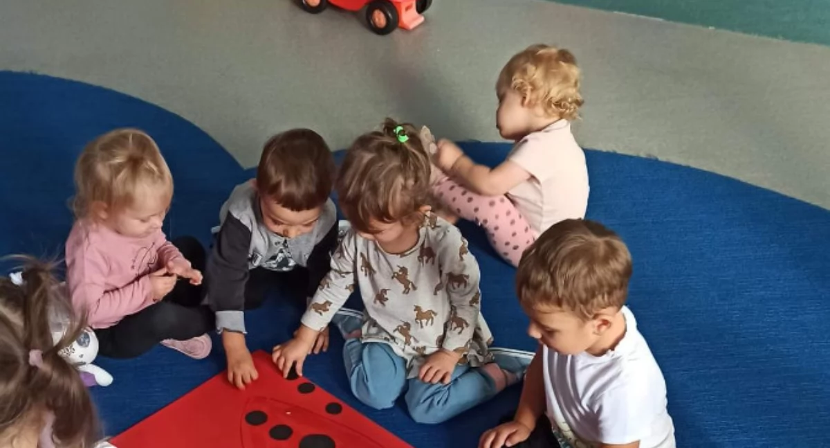 . Radni znaleźli pieniądze na klimatyzację, o którą prosili rodzice i dyrekcja Miejskiego Przedszkola nr 1 i Miejskiego Żłobka Radosny Zakątek. Latem, kiedy temperatury potrafią sięgnąć bardzo wysokich wartości, klimatyzatory byłyby w stanie zapewnić maluchom przebywającym w placówkach należyty komfort – wskazywali rodzice maluchów./ FOT. Miejski Żłobek Radosny Zakątek