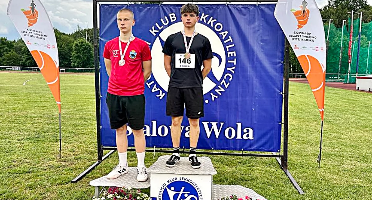 Damian Czuryk (z lewej) został dwukrotnym medalistą mistrzostw Podkarpacia juniorów młodszych. Fot. zbiory własne