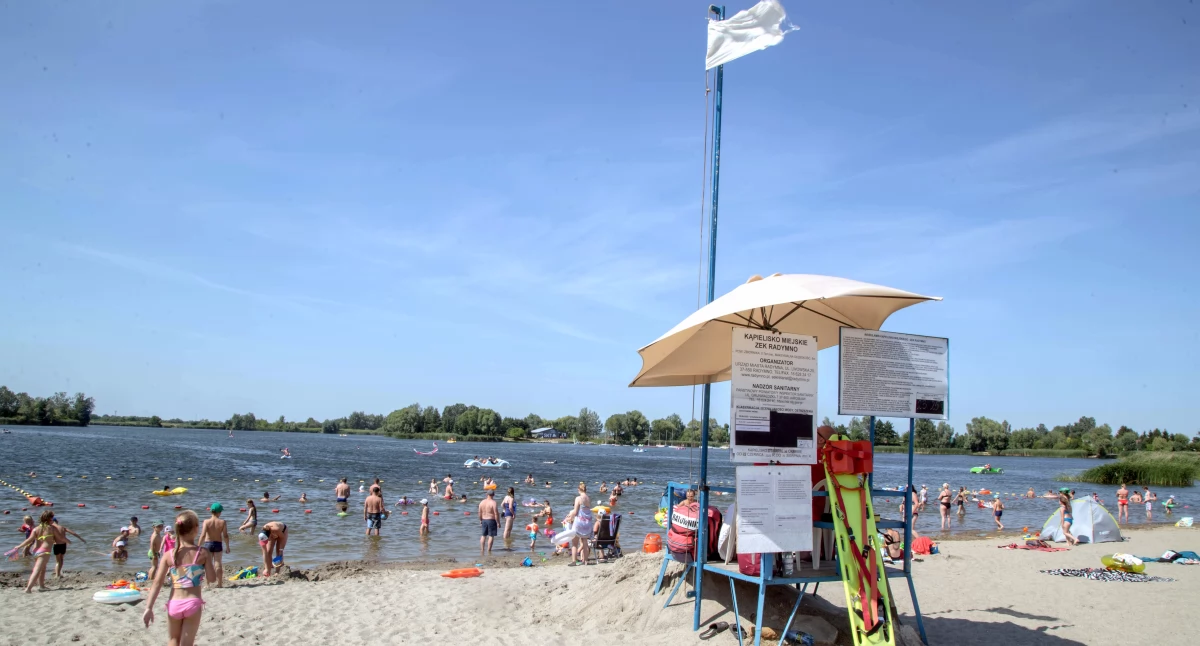 Wakacje zbliżają się wielkimi krokami, dlatego bezpieczeństwo dzieci i młodzieży podczas letniego wypoczynku było głównym tematem posiedzenia Wojewódzkiego Zespołu Zarządzania Kryzysowego, które odbyło się w Podkarpackim Urzędzie Wojewódzkim w Rzeszowie. Na zdjęciu ZEK w Radymnie. Fot. zbiory własne 