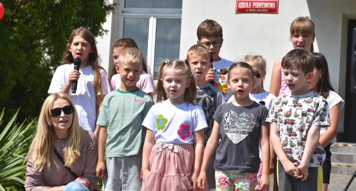 Częścią pikniku były występy artystyczne, podczas których można było zaprezentować przed publicznością swoje talenty./ FOT. GCK w Medyce
