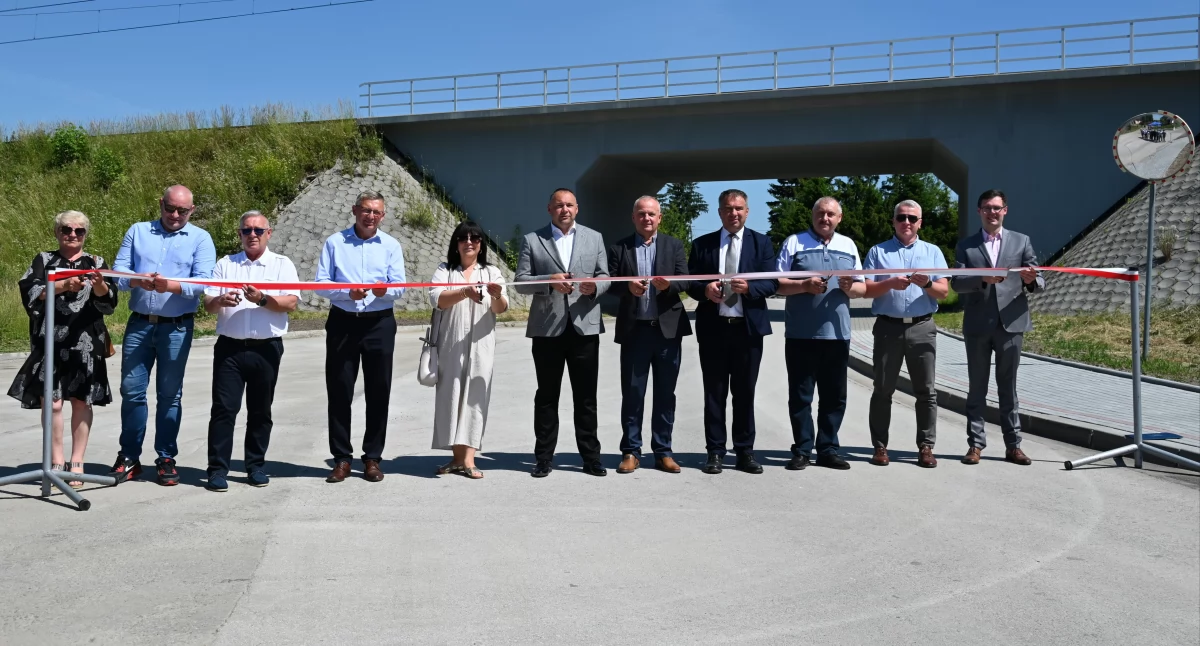 Uroczyste zakończenie dwóch kolejnych etapów modernizacji dróg na terenie powiatu jarosławskiego miało miejsce 16 czerwca./ FOT. Starostwo Powiatowe w Jarosławiu
