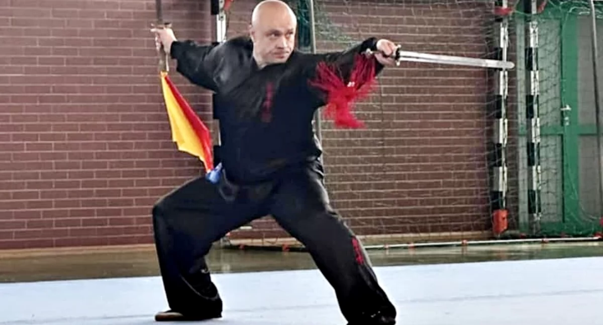 – Formy w kung-fu to jest nic innego jak elementy walki połączone w pewien schemat, który wykonujemy za każdym razem w takiej samej kolejności – wyjaśnił Krzysztof Ściubak. Fot. zbiory własne