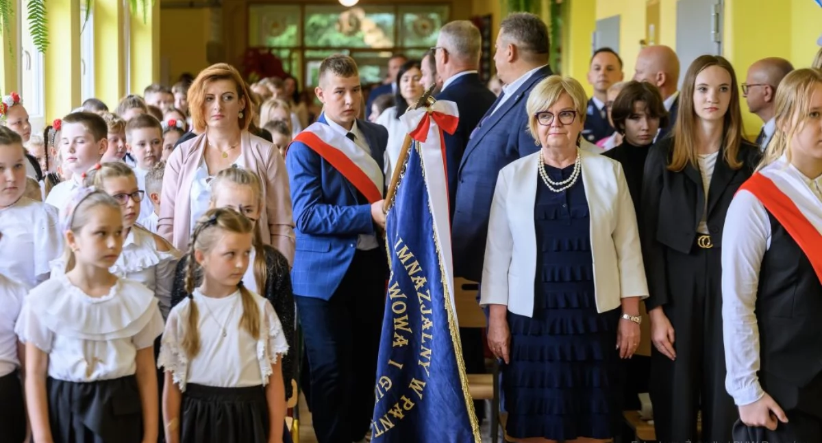 Uroczystość zgromadziła wielu gości, a wśród nich były m.in. wojewoda podkarpacki Teresa Kubas-Hul, podkarpacki kurator oświaty w Rzeszowie Dorota Nowak-Maluchnik. Fot. Jerzy Żygadło/PUW Rzeszów