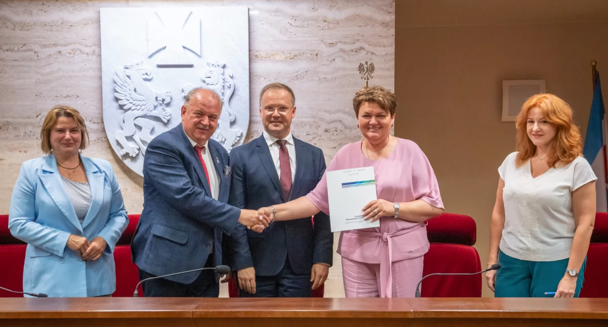 Wśród samorządów bezpośrednio z naszego terenu, które załapały się na pieniądze, znalazła się m.in. gmina Bircza, która otrzymała środki na remont i doposażenie pomieszczeń budynku świetlicy wiejskiej w Rudawce./ FOT. UMWP
