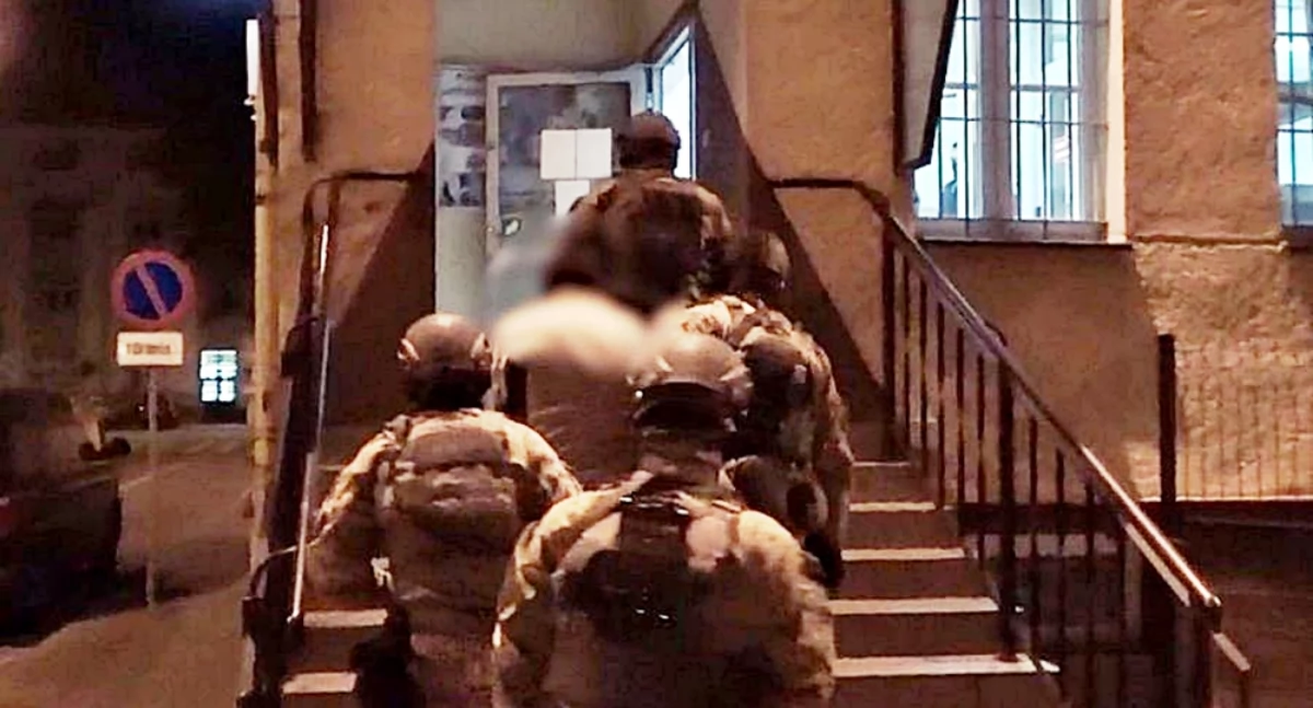 29-letni wówczas Adam Sz. jeszcze tego samego dnia, w którym popełnił tę straszną zbrodnię, został zatrzymany i przewieziony na Komendę Powiatową Policji w Przeworsku. Fot. KPP Przeworsk