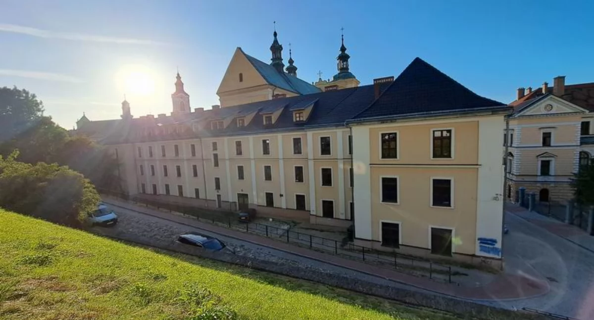 Z racji pięknego widoku, jaki się roztacza z przemyskiego Karmelu, miejsce to przy odrobinie chęci może się stać punktem widokowym i przestrzenią do odpoczynku na ławeczkach./ FOT. U. Gielo