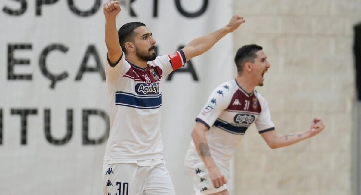Ruben Santos sezon 2023 – 2024 spędził w innym czołowym portugalskim futsalowym klubie – SCU Torreense. Tam był prawdziwą gwiazdą. Rozegrał 27 meczów i był najskuteczniejszym zawodnikiem tego klubu z dorobkiem 17 goli. Fot. SCU Torreenese