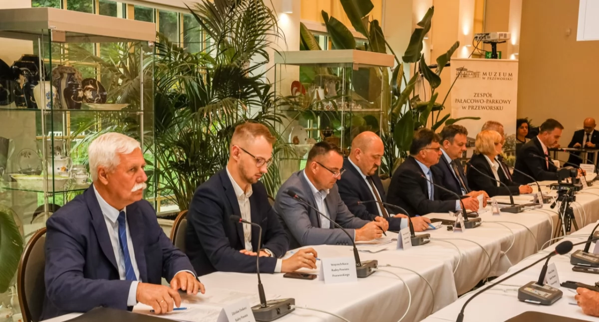 Radni podjęli uchwały wspierające rozwój infrastruktury i edukacji w powiecie przeworskim. /Fot. Powiat Przeworski