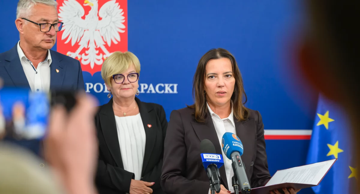 W konferencji prasowej w Podkarpackim Urzędzie Wojewódzkim w Rzeszowie uczestniczył m.in. przemyski poseł Marek Rząsa. Fot. Jerzy Żygadło/PUW Rzeszów