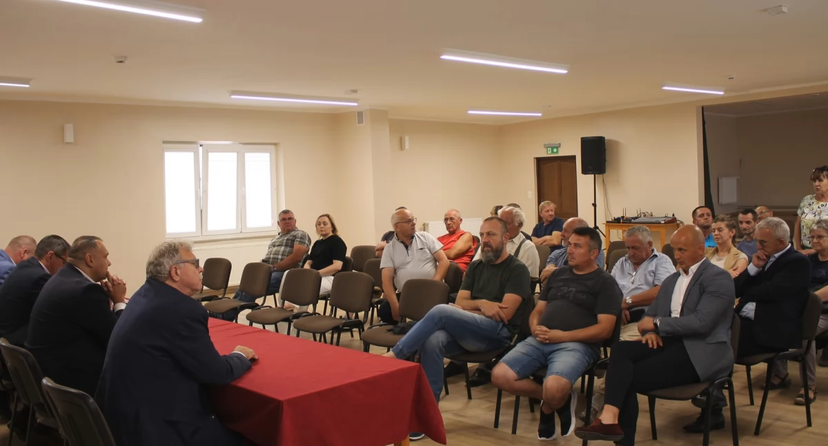 Spotkanie było platformą do wymiany opinii, zgłaszania problemów i przedstawiania  proponowanych rozwiązań./ FOT. UG Chłopice