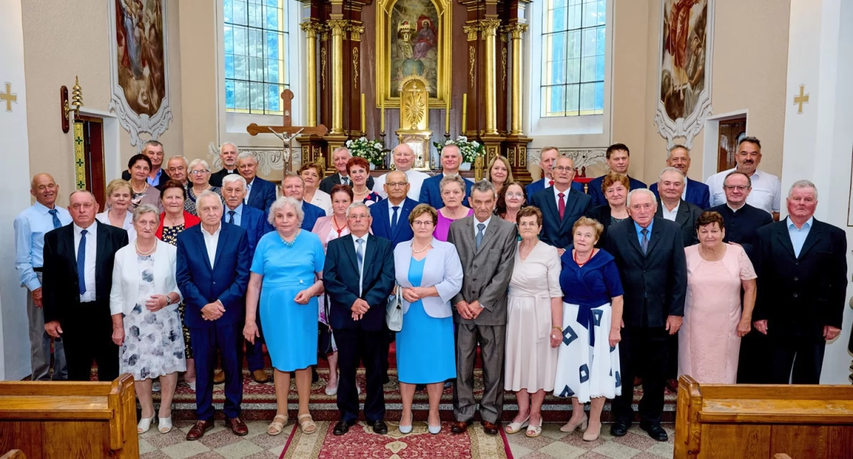 Całość uroczystości zwieńczyły pamiątkowe zdjęcia./ FOT. UG Stary Dzików