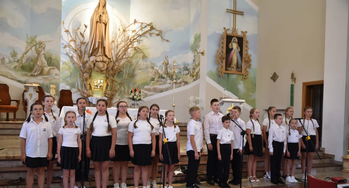 Patriotyczny koncert w Rozborzu był nie tylko artystycznym wydarzeniem, lecz przede wszystkim wyrazem pamięci, wdzięczności i jedności lokalnej społeczności wobec historycznego dziedzictwa. – Niech pamięć o Powstańcach Warszawy trwa w naszych sercach każdego dnia – apelują organizatorzy. /Fot. materiały organizatorów