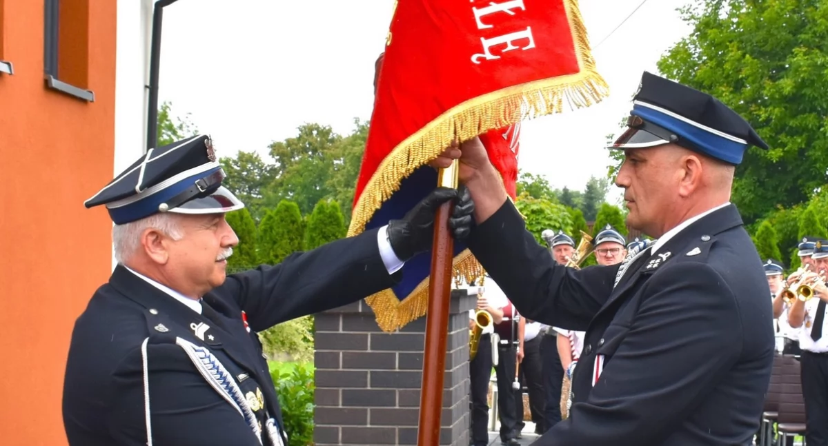 Druhowie z OSP w Torkach przeżywali niedawno ważne chwile w historii swojej jednostki OSP, biorąc udział w uroczystym nadaniu sztandaru./ FOT. GCK w Medyce