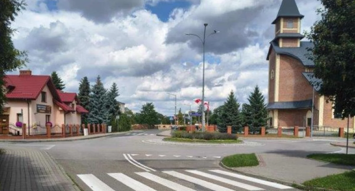 W sprawie tragicznego w skutkach zdarzenia, do którego doszło 31 lipca na ul. Tysiąclecia w Radymnie, wypłynęły nowe fakty. Jeden z przypadkowych świadków, który pomógł w zatrzymaniu sprawcy, teraz sam ma kłopoty. Prokuratura bada też wątek upadku poszkodowanej z noszy./ FOT. ZW