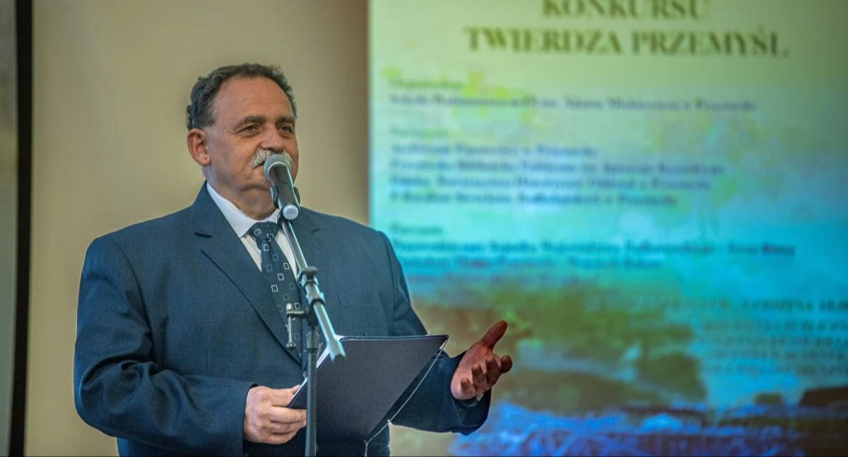 Artur Mykita został odwołany ze stanowiska dyrektora SP 15 w Przemyślu przez prezydenta miasta Wojciecha Bakuna. Od 1 września br. będzie pełniącym obowiązki dyrektora Zespołu Szkolno-Przedszkolnego nr 1 w Przemyślu. Fot. 5 bsp