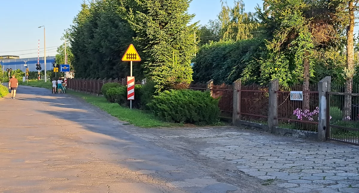 Do Przekopanej prowadzi ulica Sybiraków. Z najświeższych informacji przekazanych przez władze miasta wynika, że jej planowana przebudowa niestety odwlecze się w czasie. Za to zakres inwestycji ma się poszerzyć./ FOT. U. Gielo