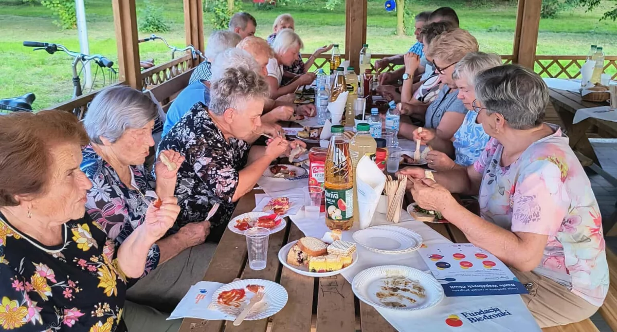 Pogoda dopisała, humory także. Seniorom pozostaje zatem czekać na kolejne tak udane inicjatywy. / FOT. Stowarzyszenie Mieszkańców Wsi Torki