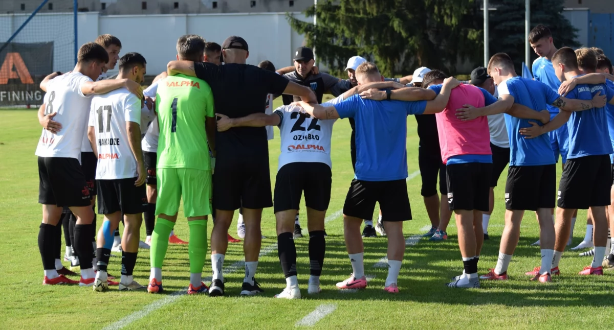 Już pod koniec sierpnia, kiedy liga jeszcze na dobre się nie rozkręciła, główny faworyt do awansu sam siebie postawił pod ścianą. Na kolejne wpadki nie ma już miejsca. Fot. Dominik Budzowski
