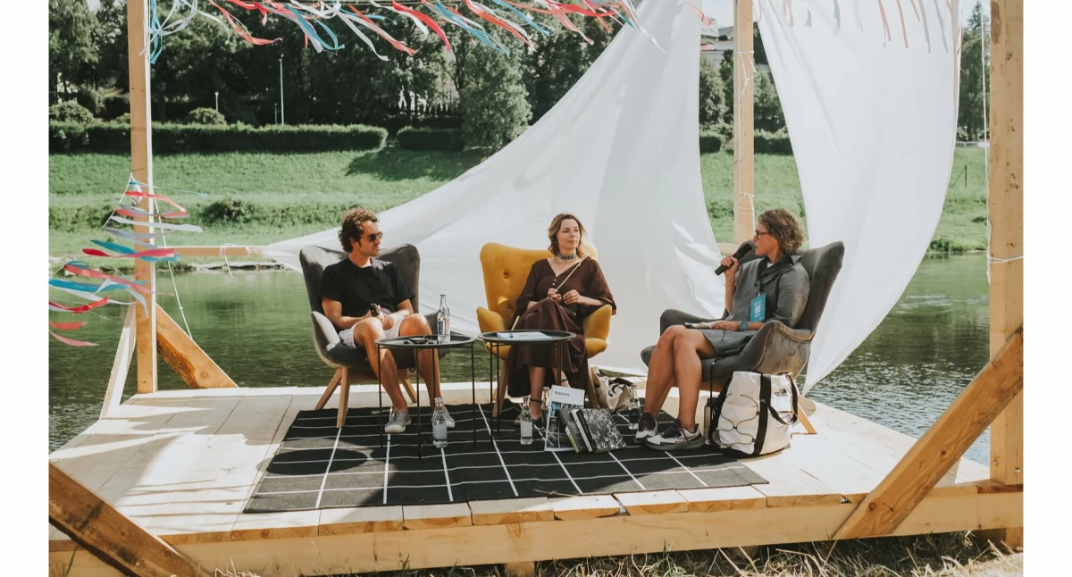 Wspaniała scena nad Sanem powstała dzięki kooperacji z ekipą z Grajdół Festiwal. Fot. Adam Jaremko