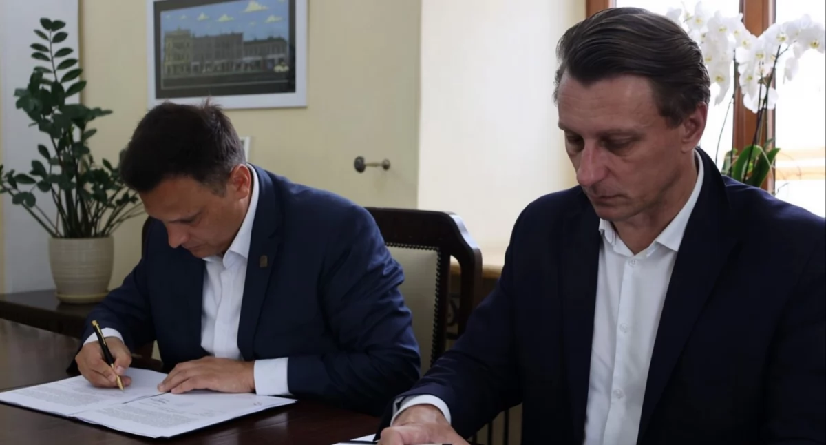 Zadanie przebudowy ulicy Misztale – na odcinku od ul. Dolnoleżajskiej do ulicy Społecznej (około 1,6 km) – zrealizuje Strabag sp. z o.o., z którą jarosławski samorząd podpisał już umowę./ FOT. UM Jarosław